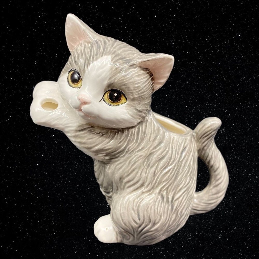 Vintage 1990 Hearth and Home Designs Kitten Cat Creamer Pitcher 4”T 4.5”W